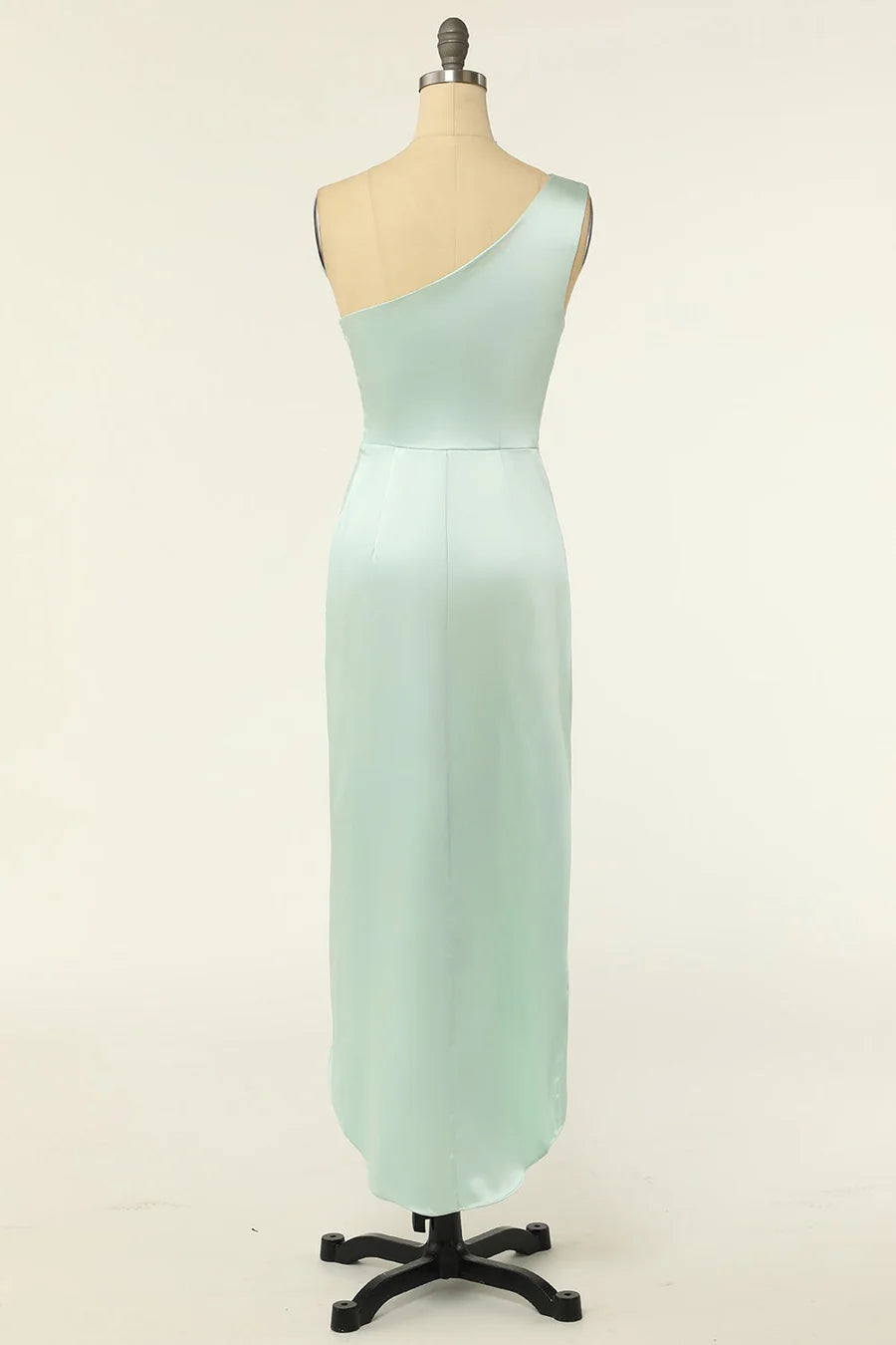 Vestido de dama de honor de satén con un solo hombro